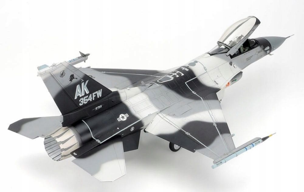 TAMIYA 61106 model 1:48 samolot F-16C/N "Aggressor/Adversar