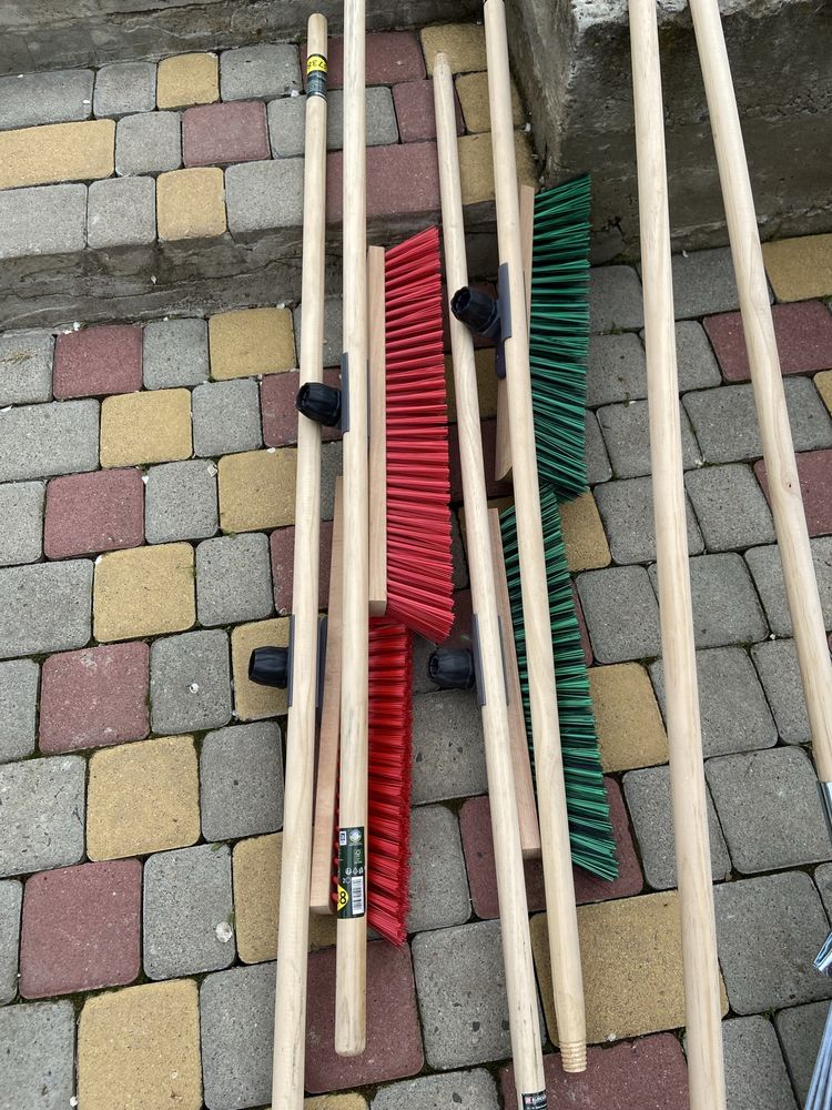 Садовый инвентарь,граблі,розпушувач,щітка для бруківки,віник,мітла