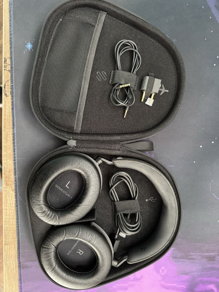Безпровідні навушники Sennheiser Momentum 4