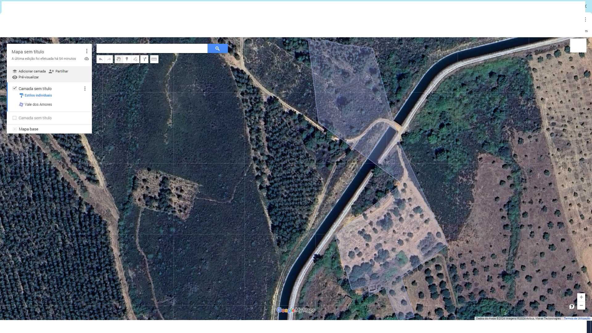 Terreno com casas para reconstruir