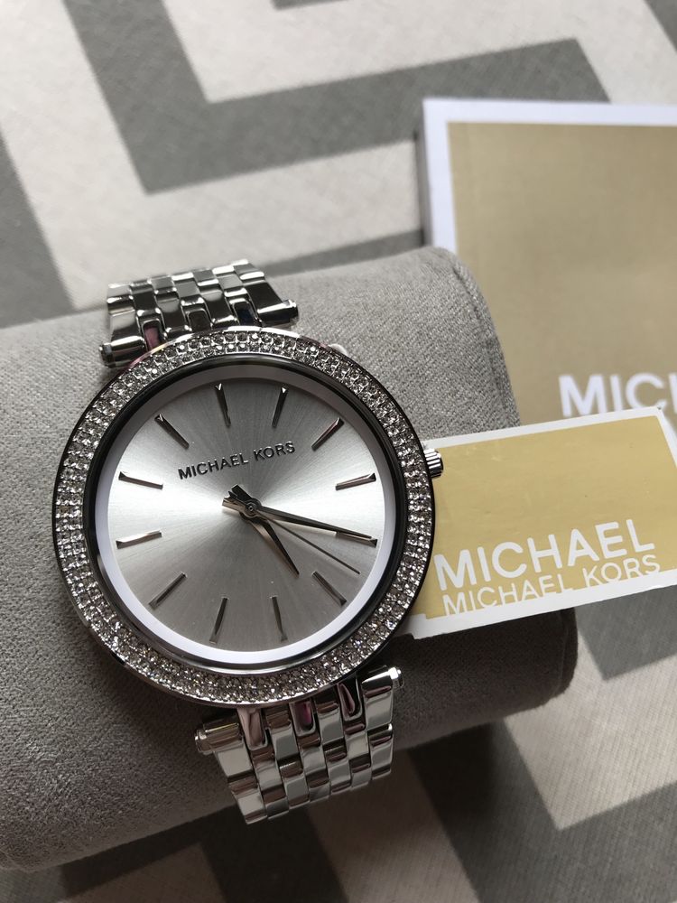 Relógio Michael Kors prateado novo