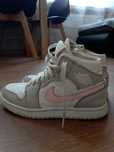 Buty dla dziewczynkiNike rozmiar36