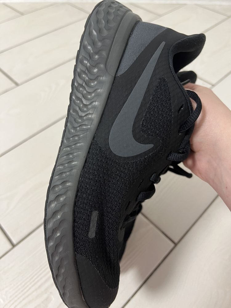 Nike revolution 37,5 розмір