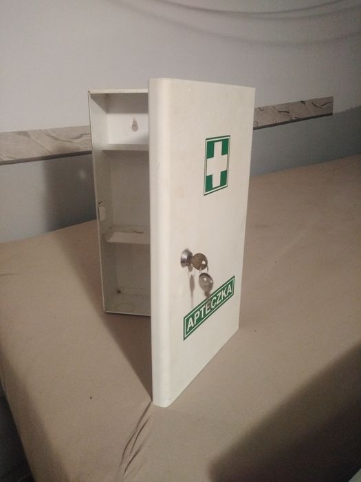Apteczka metalowa