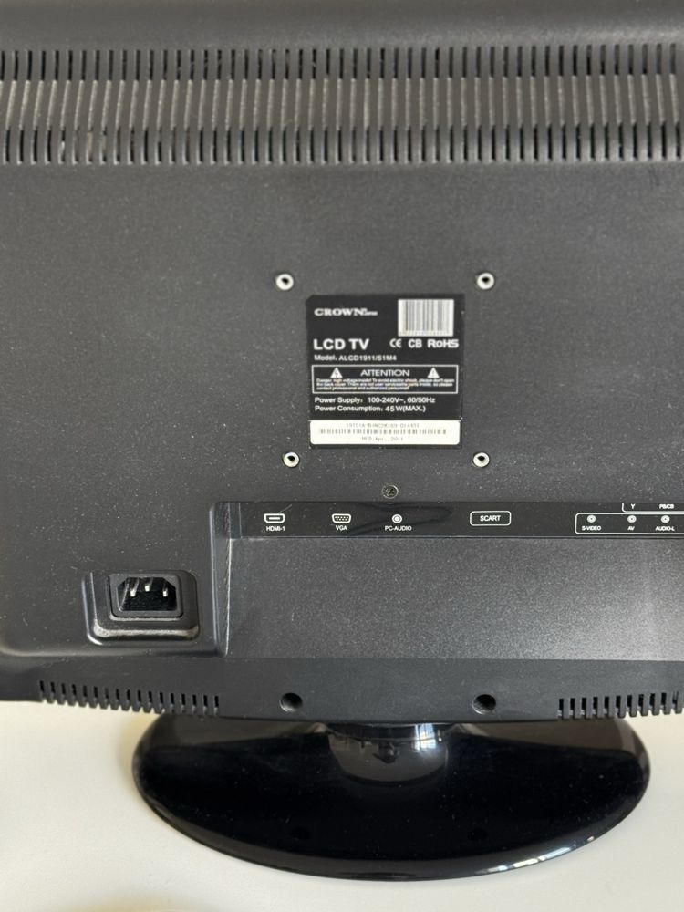 LCD TV Crown em funcionamento