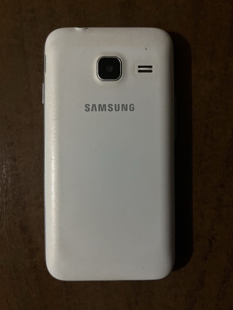 Samsung J1 mini 8gb все працює.