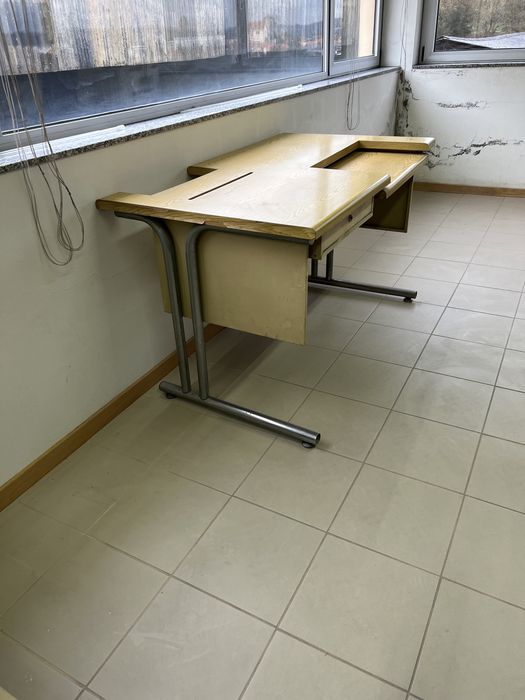 Várias secretarias e moveis