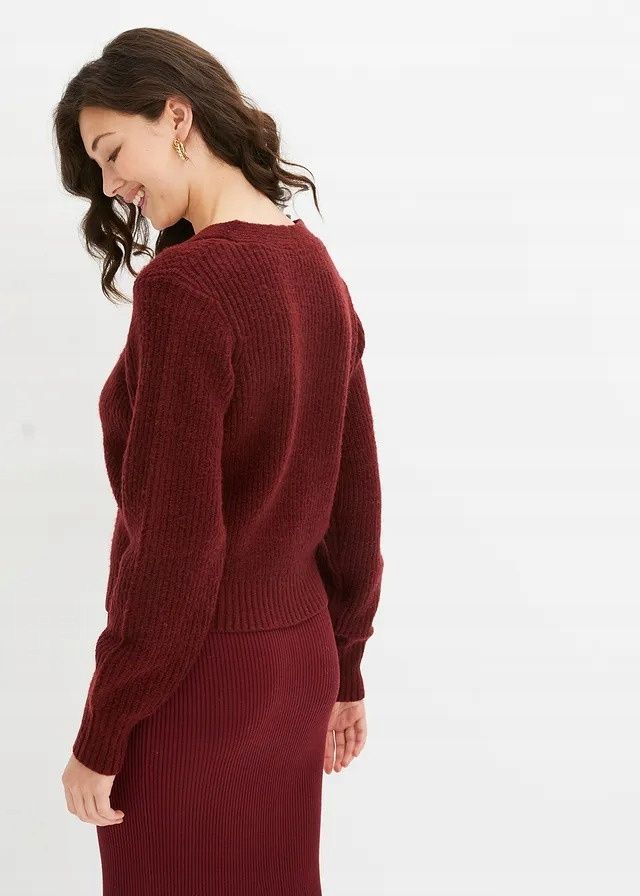 B.P.C bordowy sweter w serek z rozcięciami 40/42.
