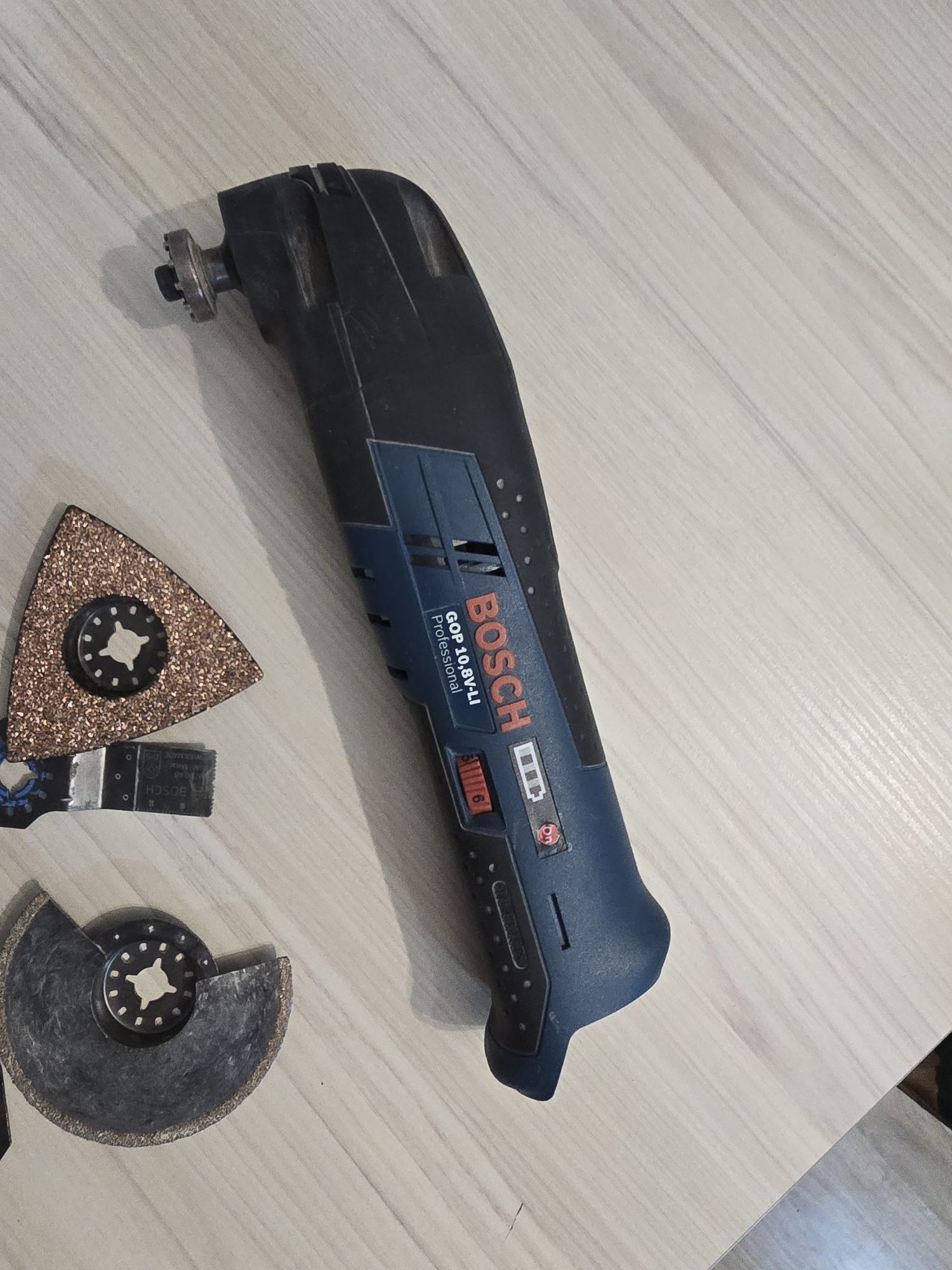 Multitool /multimajster bosch gop 10.8 v-li