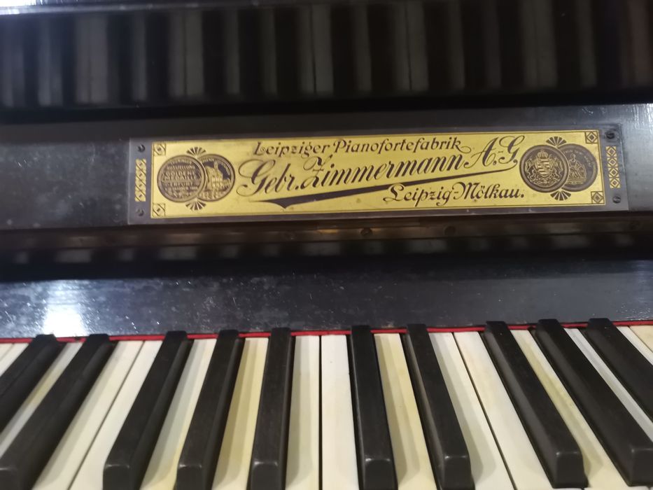 Piano Antigo Suíço – Geber Zimmermann