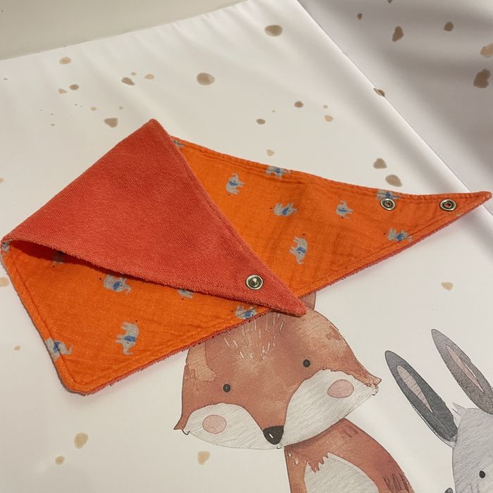 Śliniak trójkątny apaszka chustka pomarańczowy słoniki napy