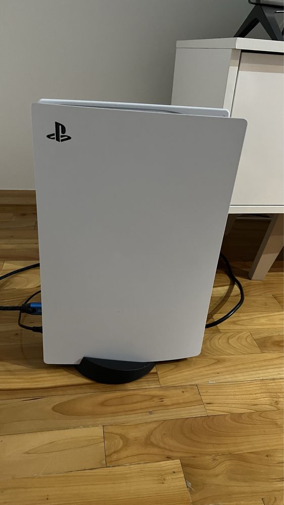 Playstation 5 z napędem 2 pady 4 gry