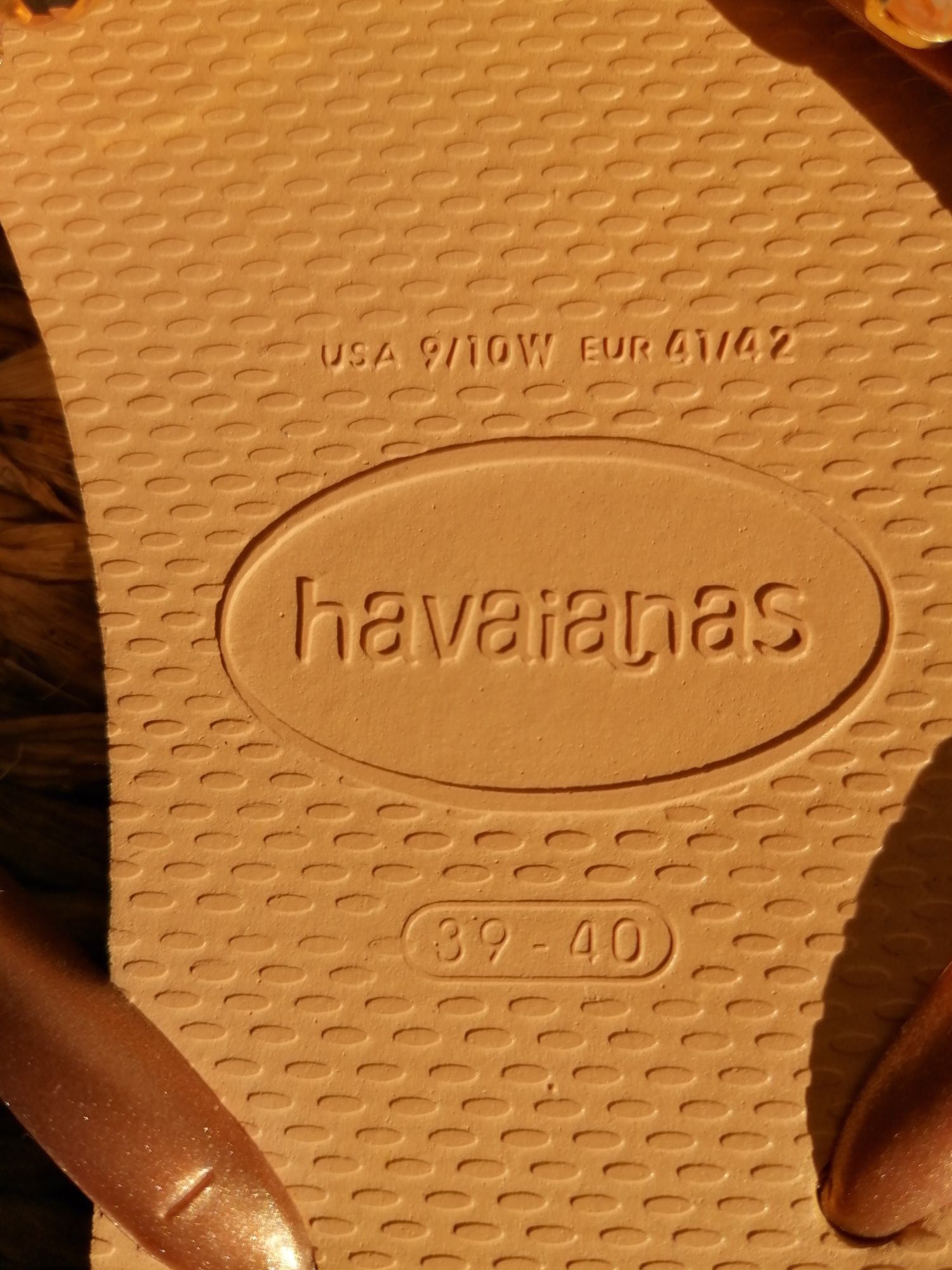 Havainas Novas cor Salmão com decorações havaiana charms