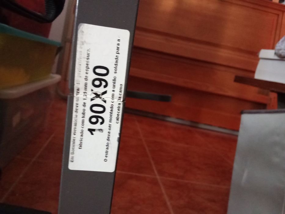 Estrado de cama solteiro