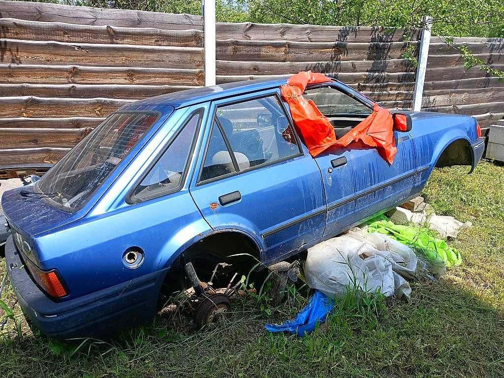 Продам Форда на ходу.+до нього кузов на запчастини.