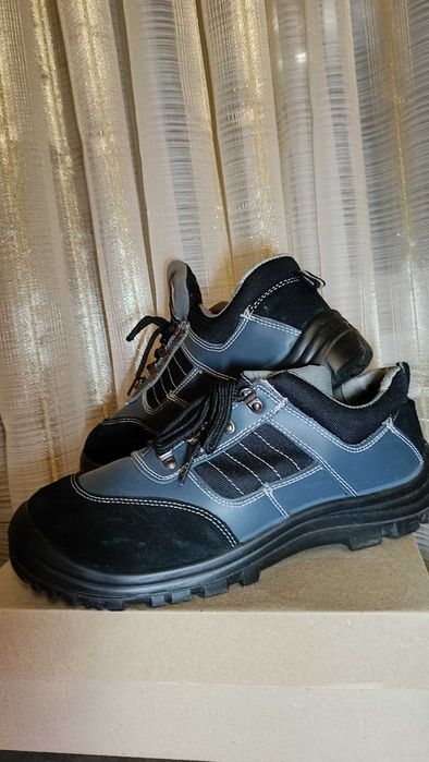 Защитные ботинки с металлическим носком