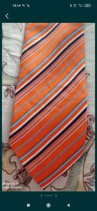 Krawat Giani Peroti
Długość 146
Szerokość 9,5
Elegancki wzór.