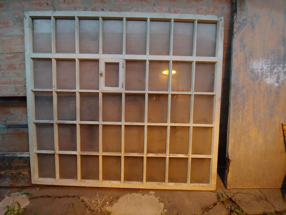 Віддам раму віконну