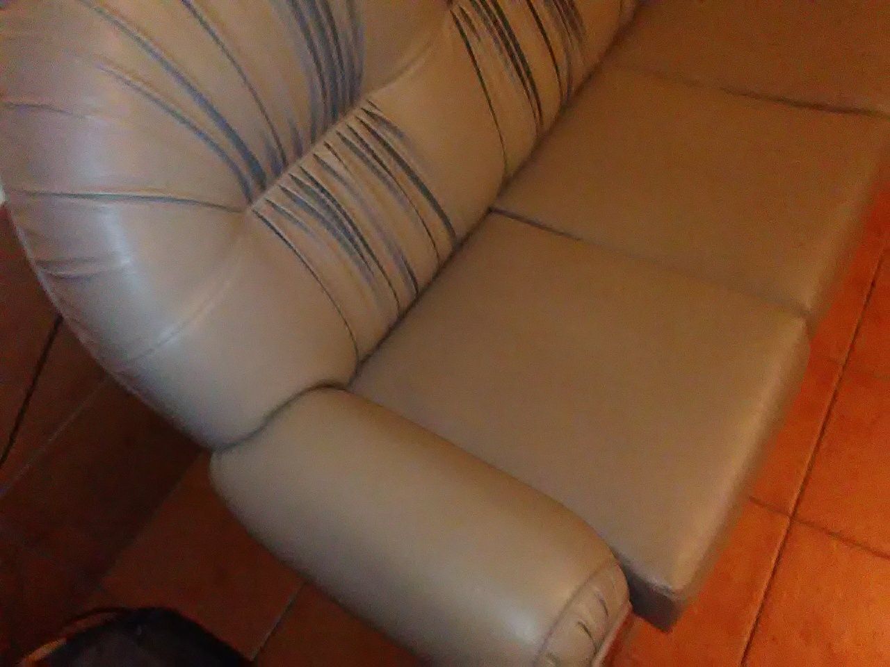 Conjunto de 3 sofás e mesa de sala de estar