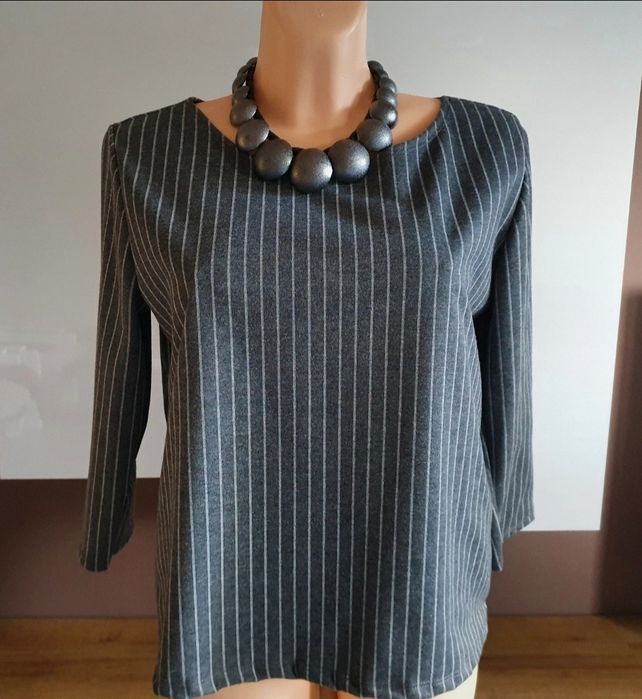 Elegancka ,prosta bluzka,rękawy 7/8