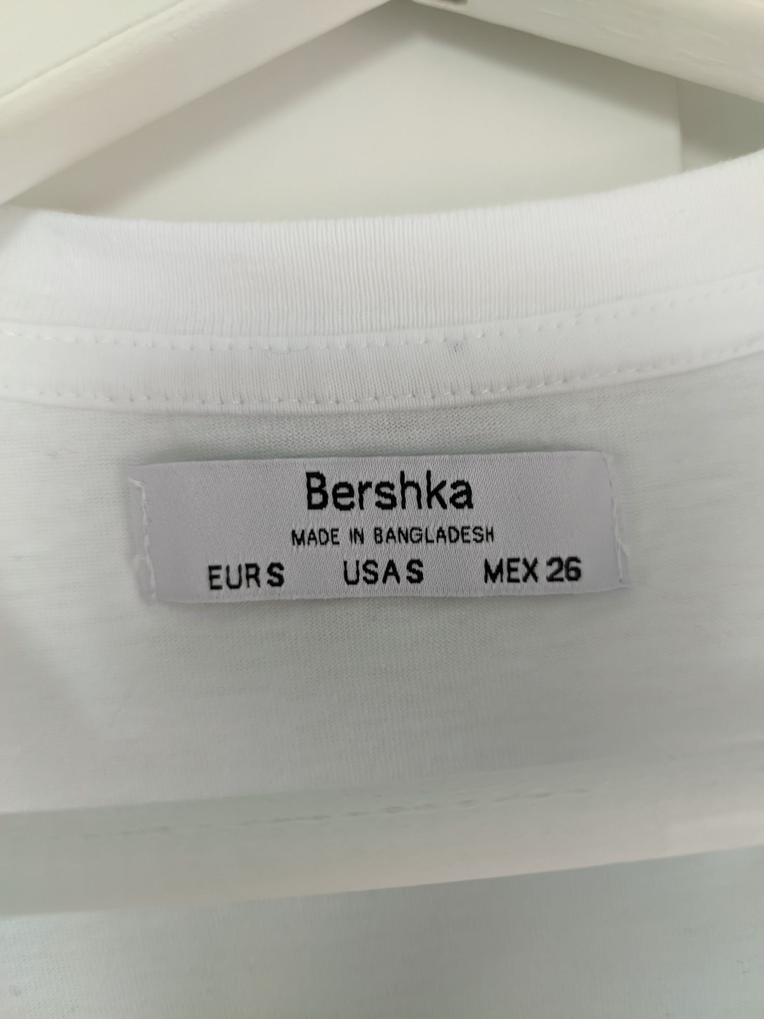 T-shirt damski Bershka