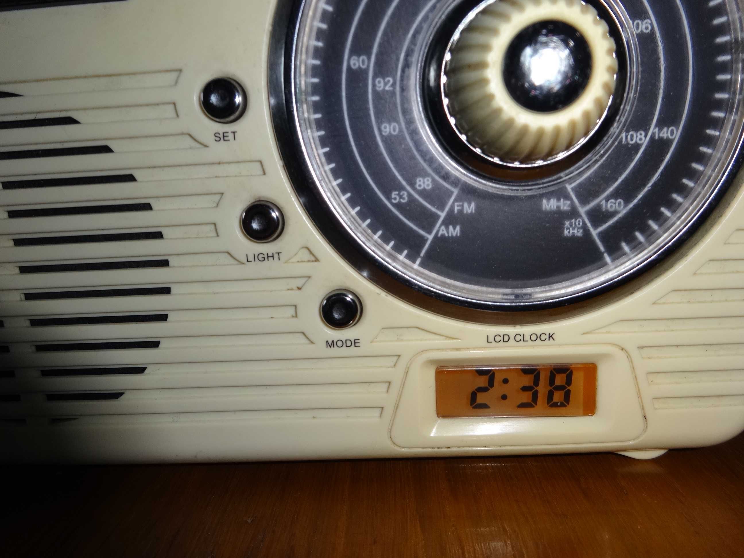 Радіоприймач в ретро стилі JGC Westerland R88.