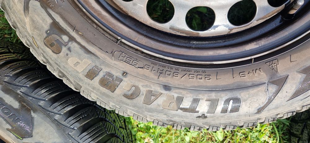 Sprzedam opony zimowe  na felgach stalowychvolkswagen  205/60 R16 2 no