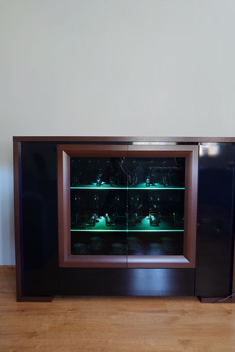 Komoda witryna Led