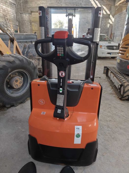 Stacker Empilhador p. paletes elétrico de 2020, Toyota, elevação 2.1m