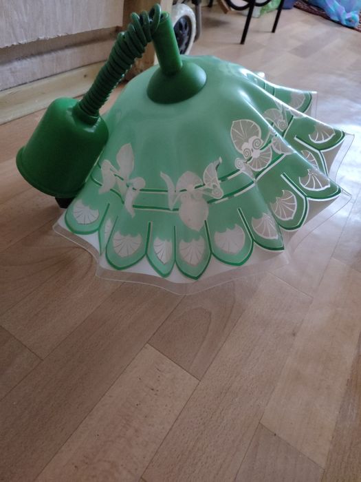 Зелена люстра для кухни