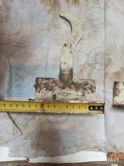 Самодельное крепление чугунного радиатора.