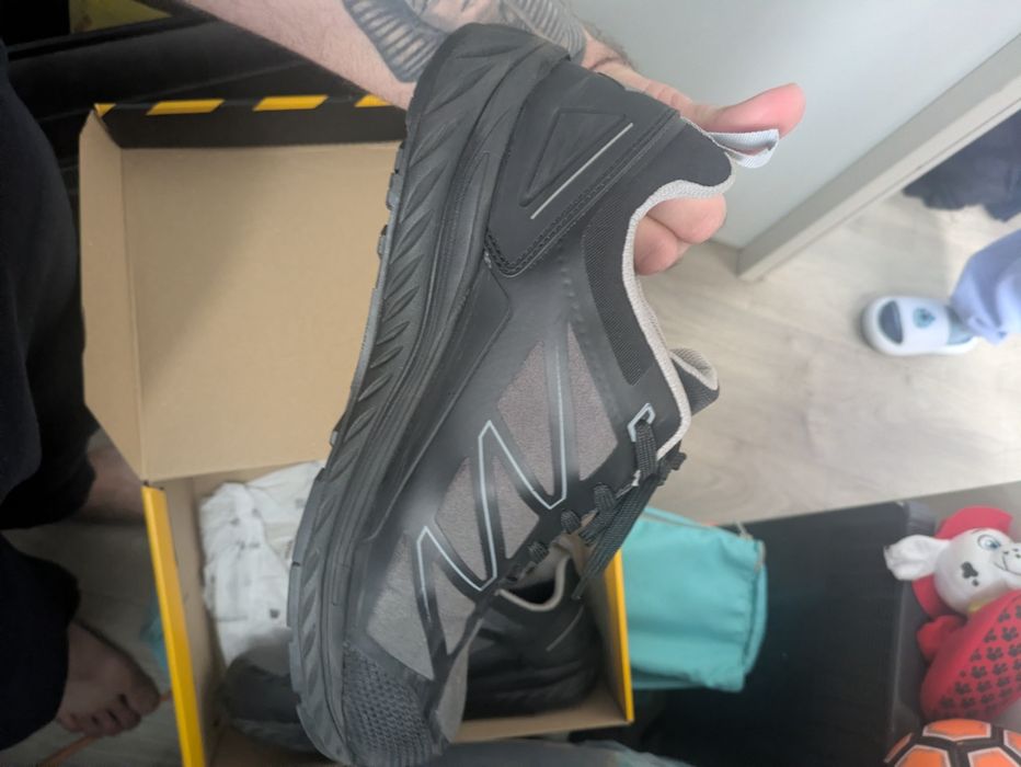 Sapatilhas de biqueira de aço novas