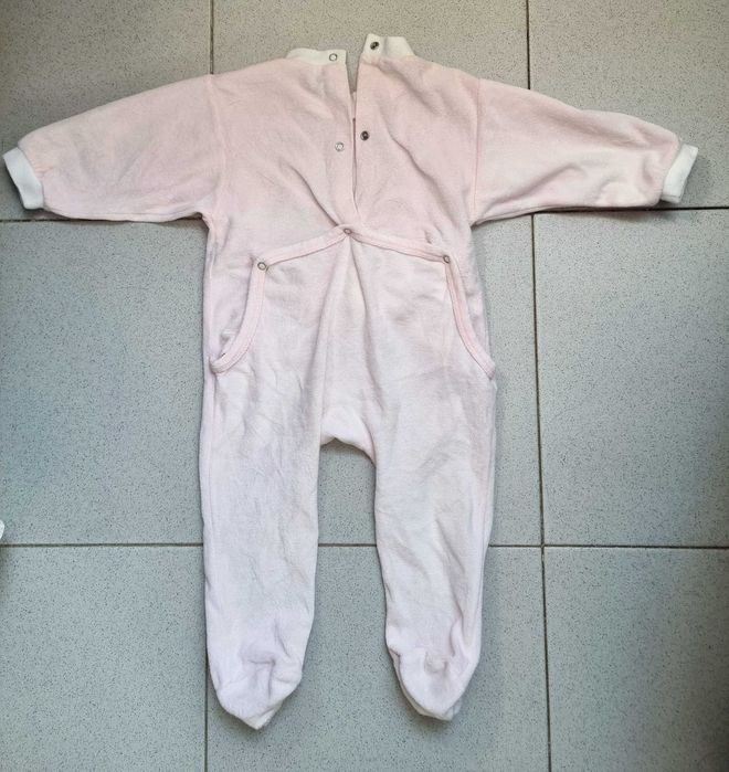 Babygrow cor-de-rosa com o desenho de um animal, 18 meses