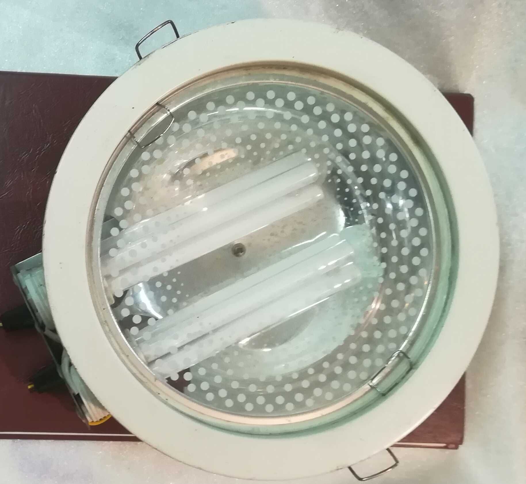 Reflektor, lampa Philips na 2 świetlówkach.
