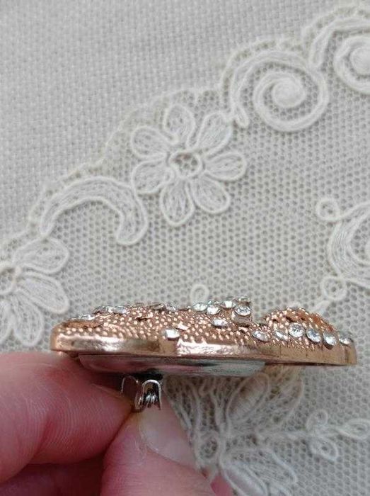 Брошь метал, стразы