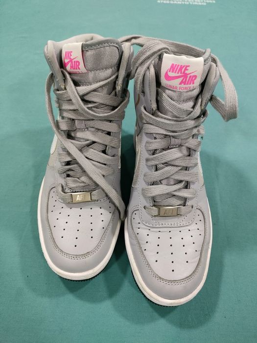 Nike Air Force semi-novas