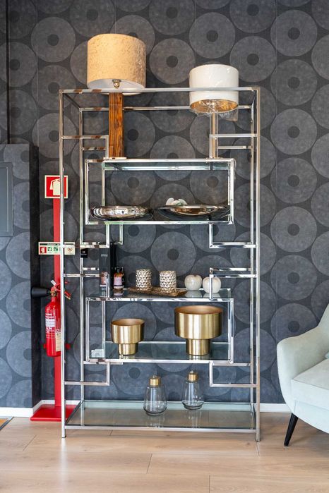 Estante decorativa em inox e vidro – moderna e elegante