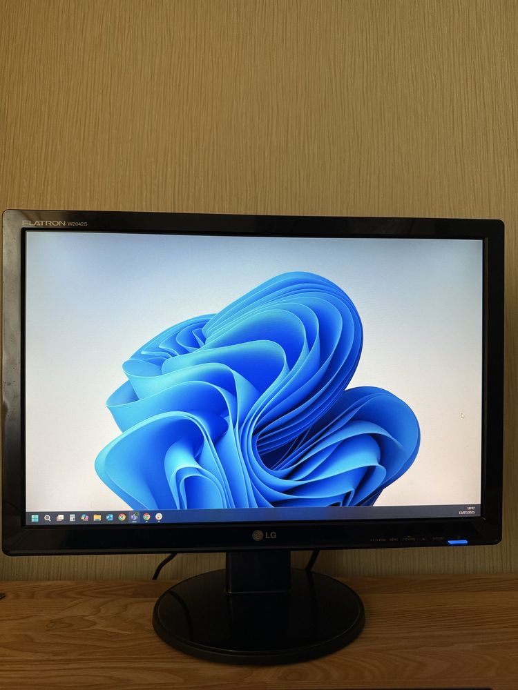 Продам монітор LG FLATRON W2042S