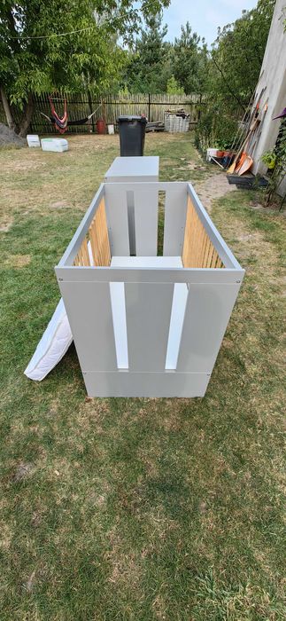 Łóżeczko dziecięce + komoda