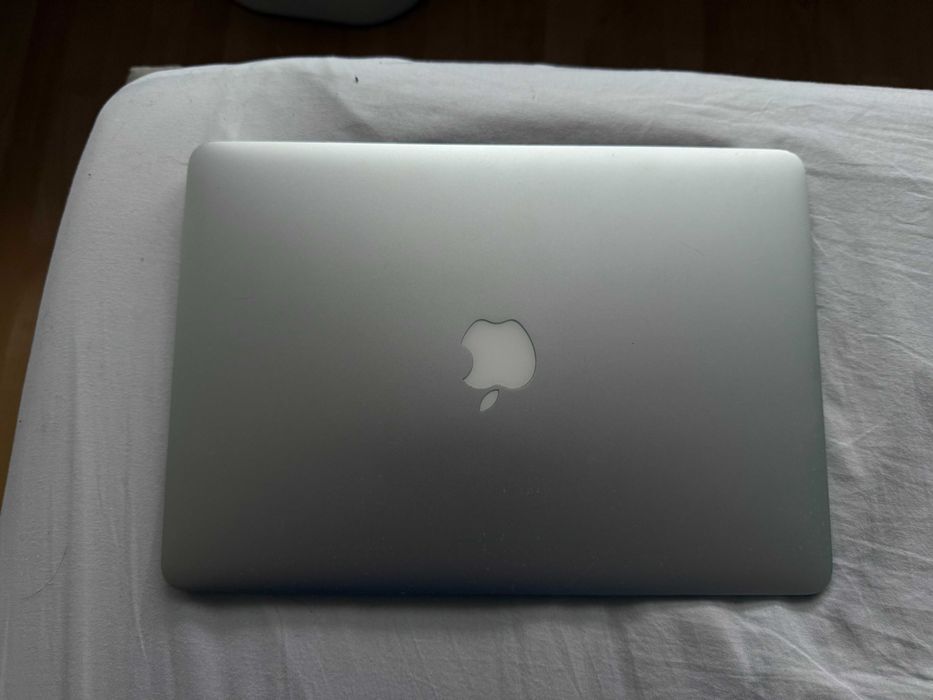 Macbook Air 13 - 240 SSD! 2x1,7GHz - i7! 8GB RAM. Nowa bateria +GRATIS