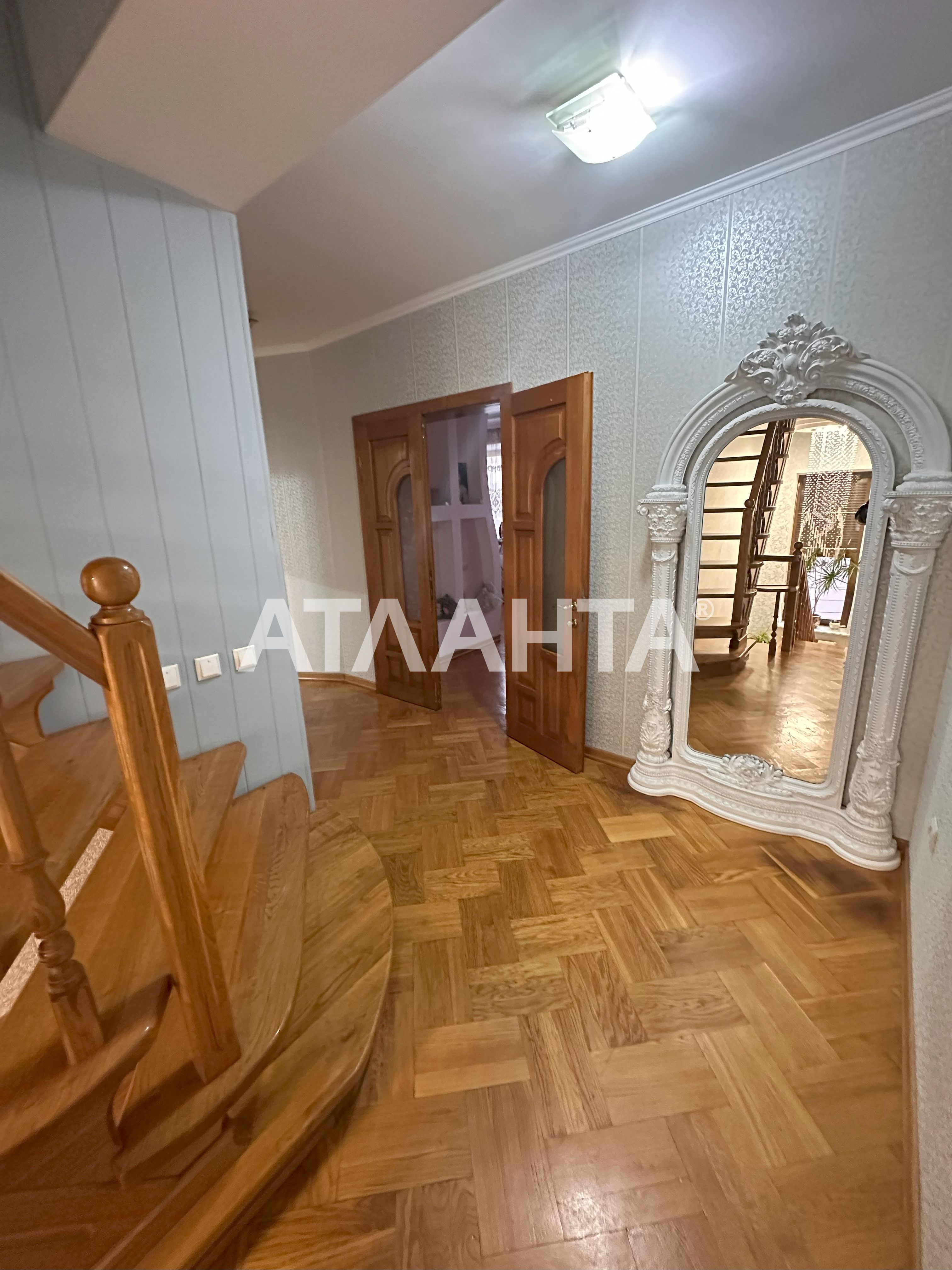 Будинок 4 кімн, кварт.типу, є двір, сауна, гараж, зона відпочинку