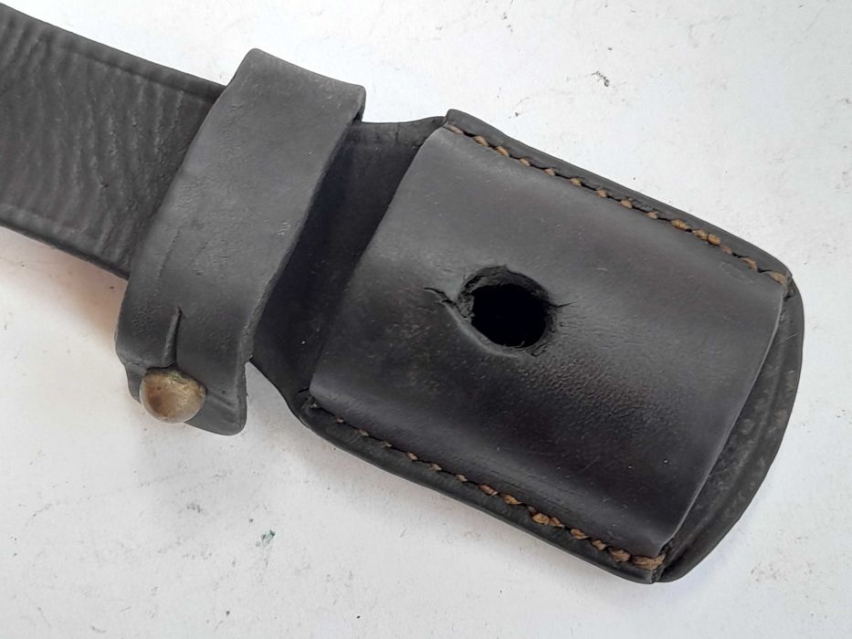 Żabka skórzana do bagnet Mauser, sygnowana (oryginał)