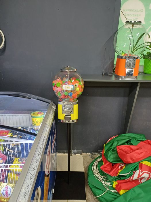 Продам торговые апараты для попрыгунчиков и жвачек