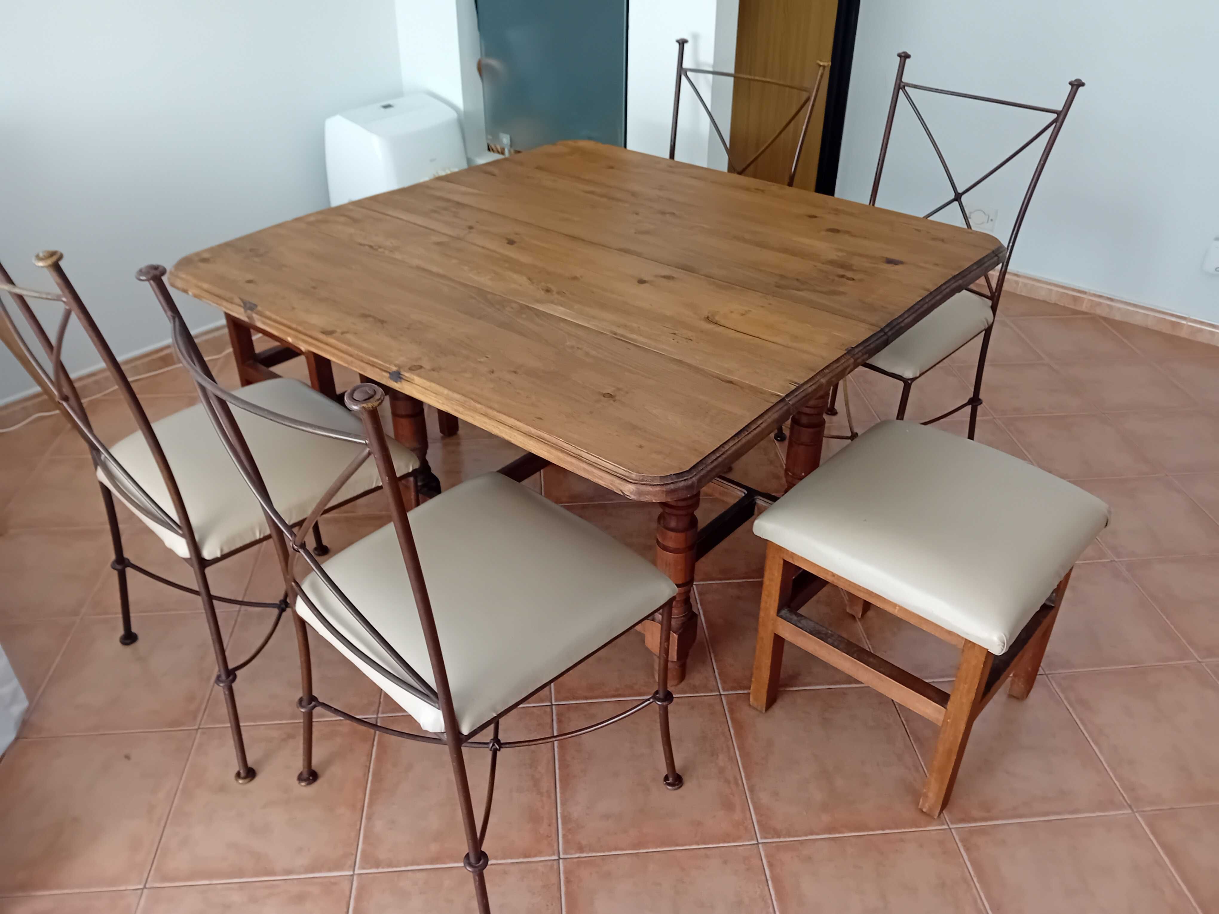 Conjunto de Mesa dobrável  Rustico 4 Cadeiras e 2 bancos Mexicanos