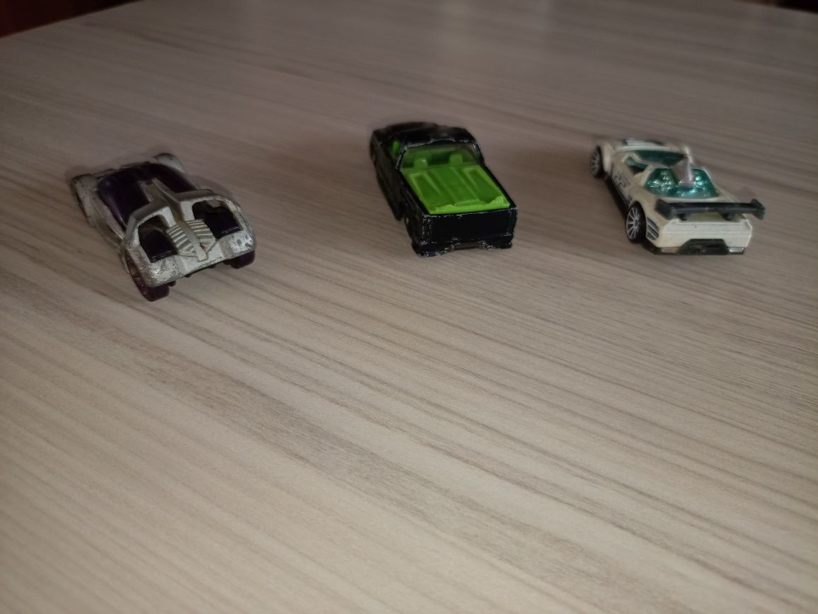 3 samochody Hot Wheels