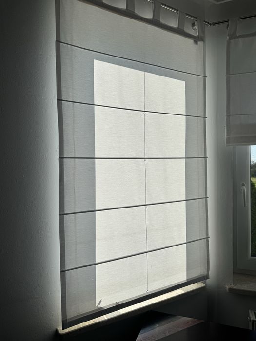 Rolety dekoria i karnisz do wykuszu