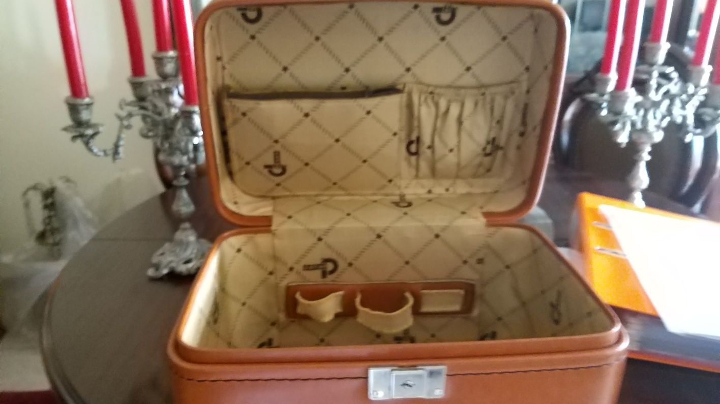 Vendo mala baú (chamada mala fim de seman)