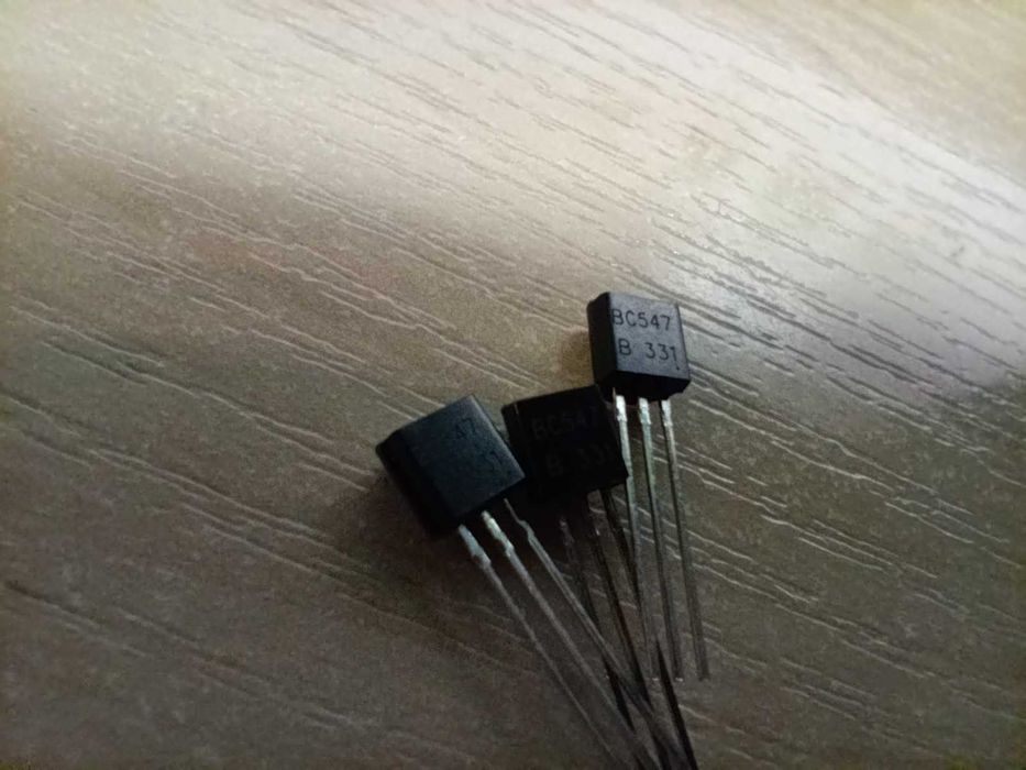 Транзистор BC547 резистор 10K