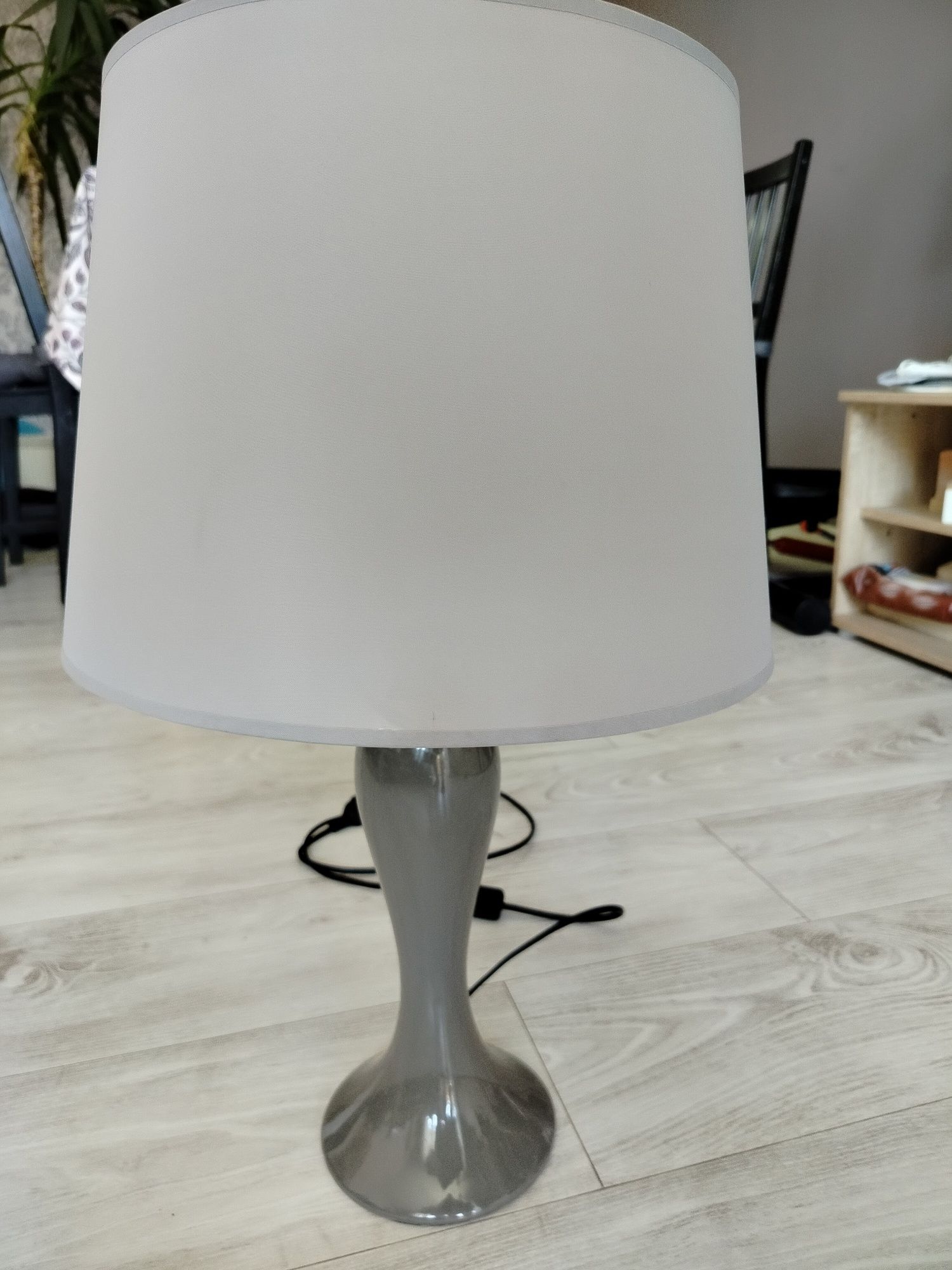Lampa stojąca szara