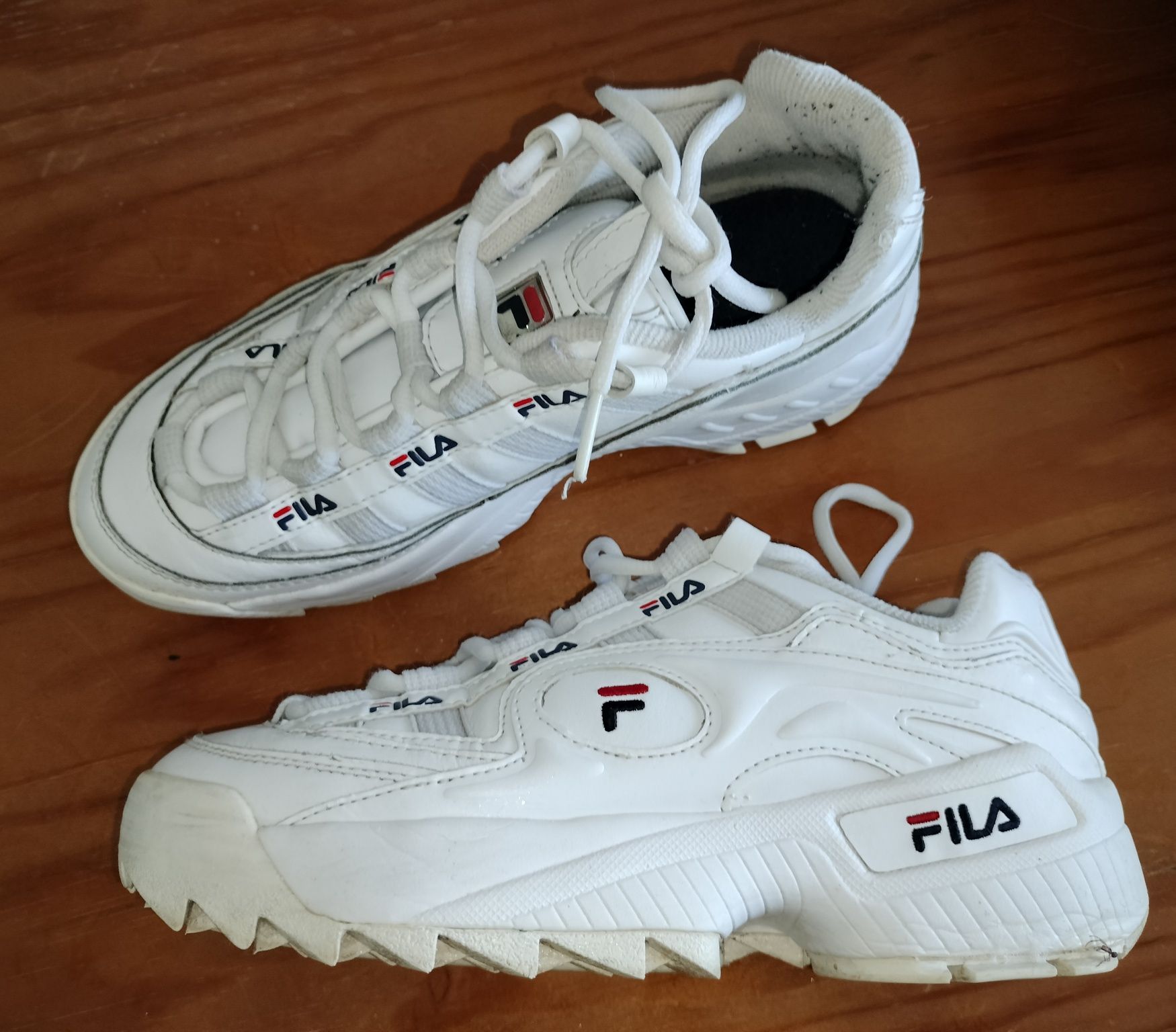 Tenis Fila praticamente novos